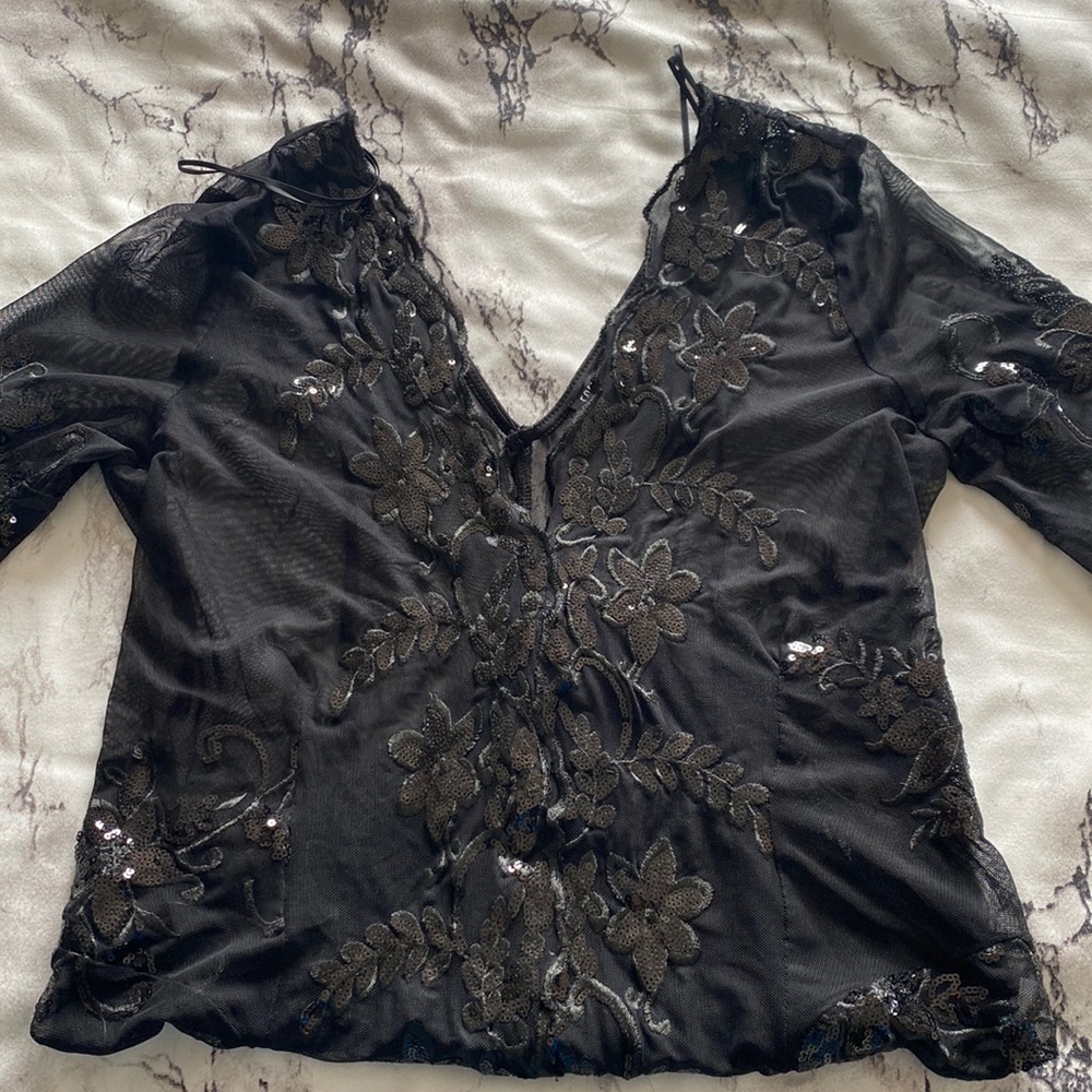 FASHION NOVA (Black Sparkly Top)